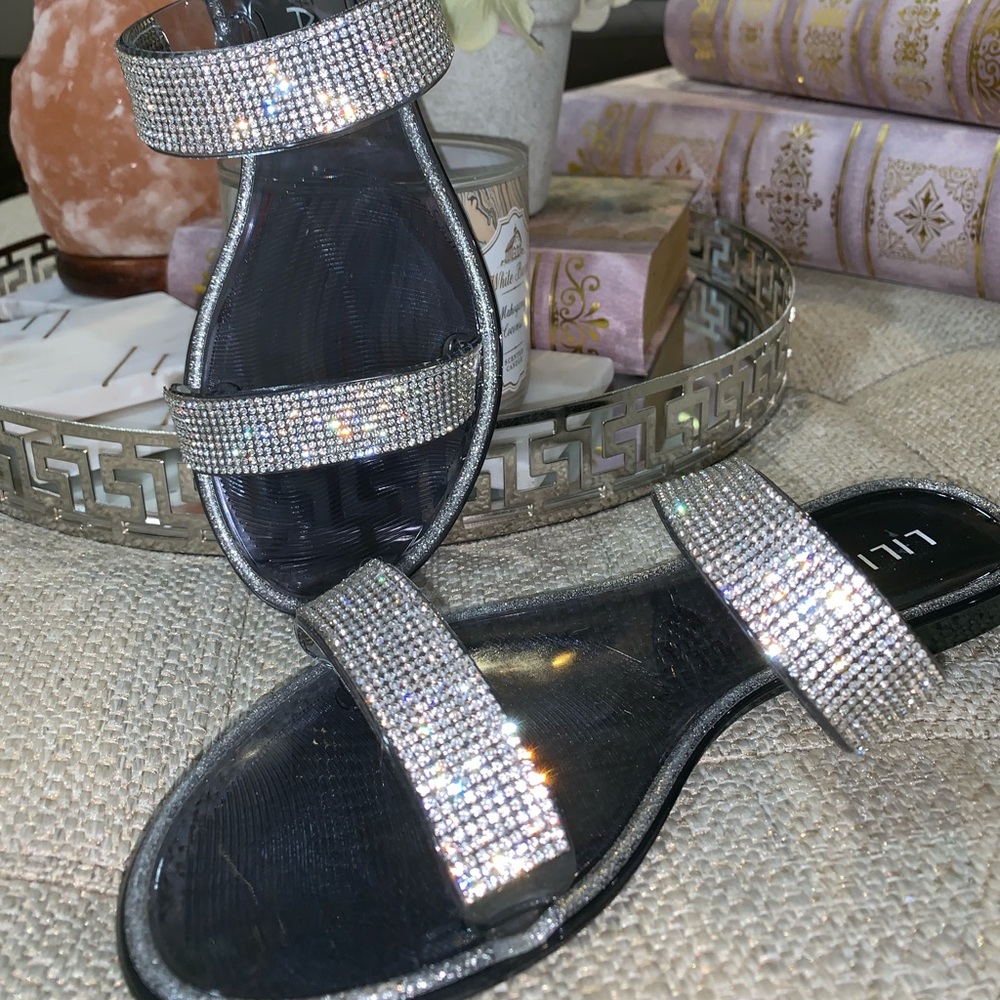 I have all sizes up to a 10. slides new never worn